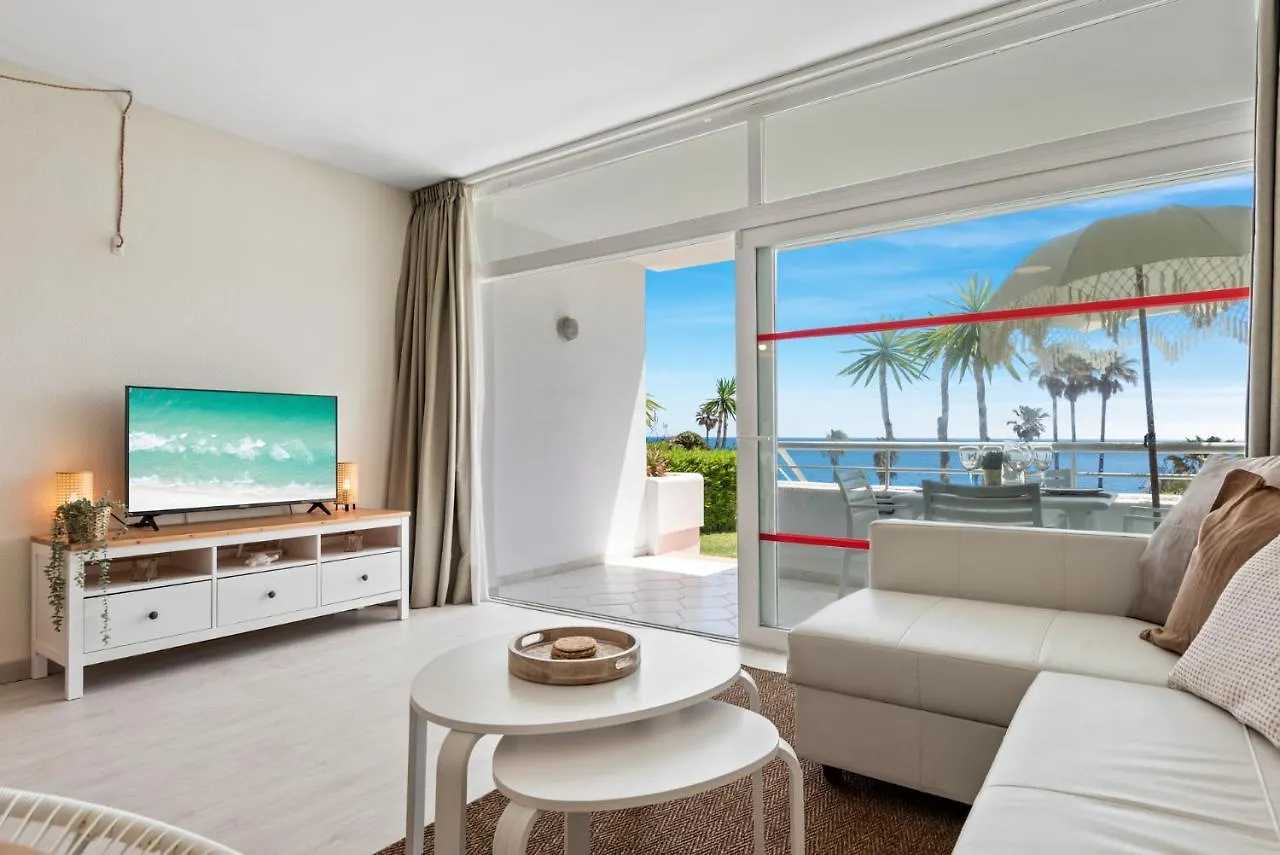 Frontline Beach Apartment Miraflores Sitio de Calahonda