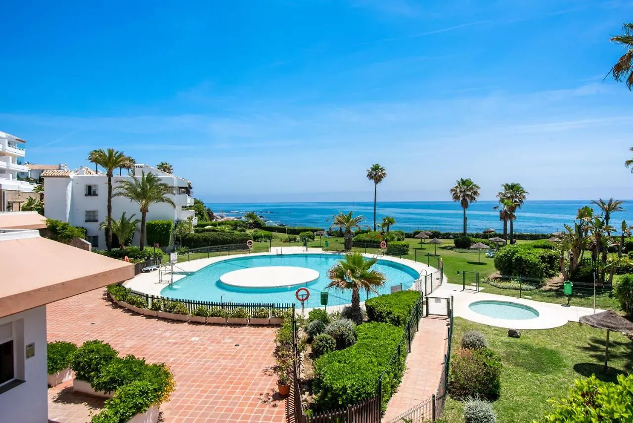 Frontline Beach Apartment Miraflores Sitio de Calahonda 0*,  Hiszpania