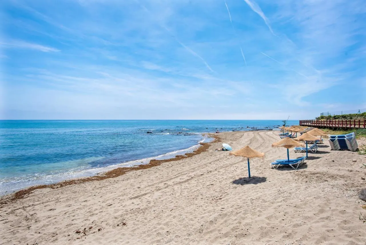 Frontline Beach Apartment Miraflores Sitio de Calahonda 0*,  Hiszpania